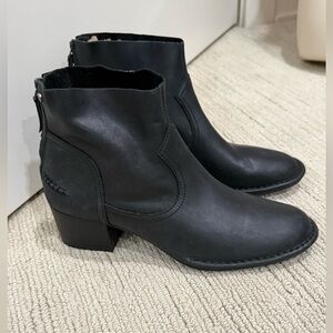 🏷️UGG Women’s Leather Ankle Boot